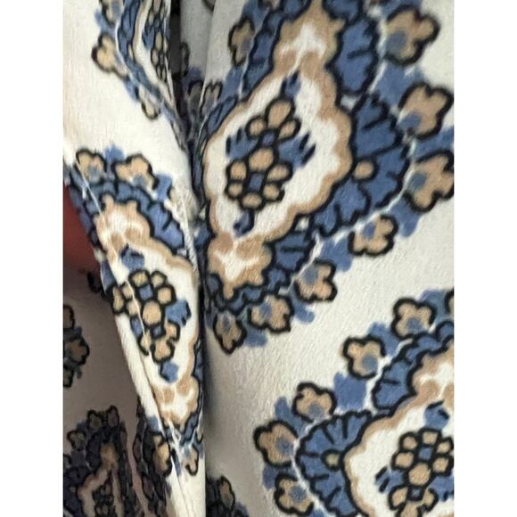 Ann Taylor Medallion Print Long Sleeve Blouse Split V-Neckline Size M NWT - Picture 5 of 9